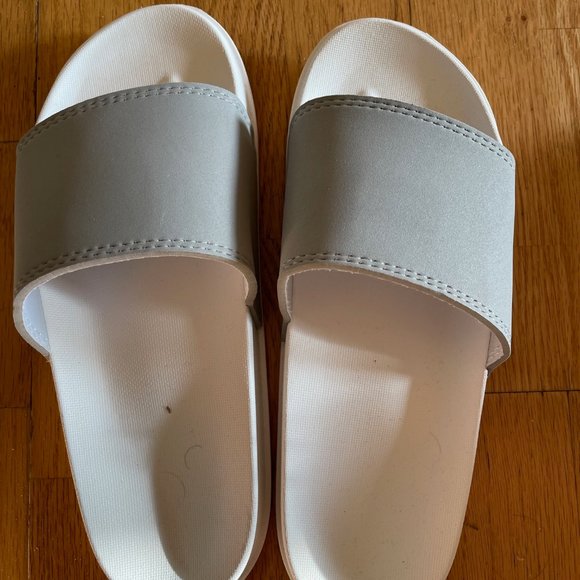 Muji Slip on - Picture 1 of 2